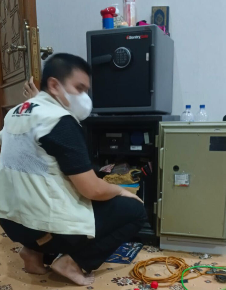 Rumah Pengusaha Batu Bara di Samarinda Digeledah KPK, Brankas Dibongkar