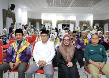 Wawali Najirah Lepas Keberangkatan Ratusan Jemaah Haji Bontang