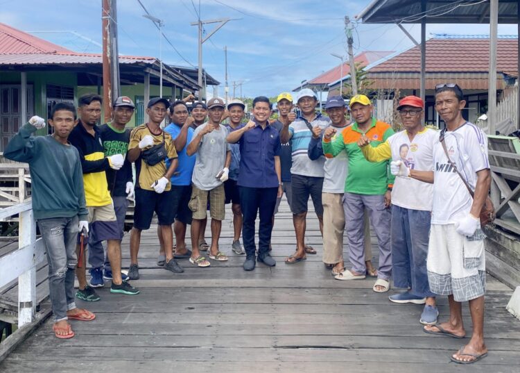 Apresiasi Aksi Komunitas Bentor, Andi Faiz Ikut Gotong Royong di Bontang Kuala