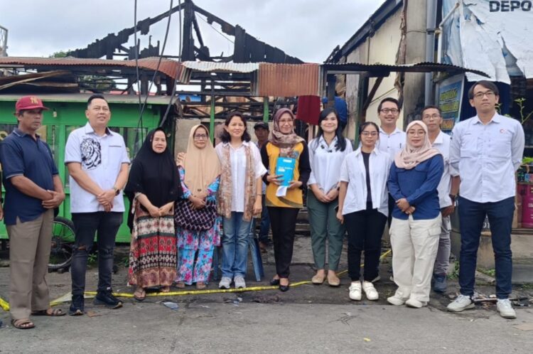 Peduli Sesama, PT Manna Jaya Serahkan Bantuan Korban Kebakaran POS 7 Loktuan