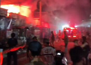 Petugas Masih Berjibaku Memadamkan Api di Wilayah POS 7 Loktuan