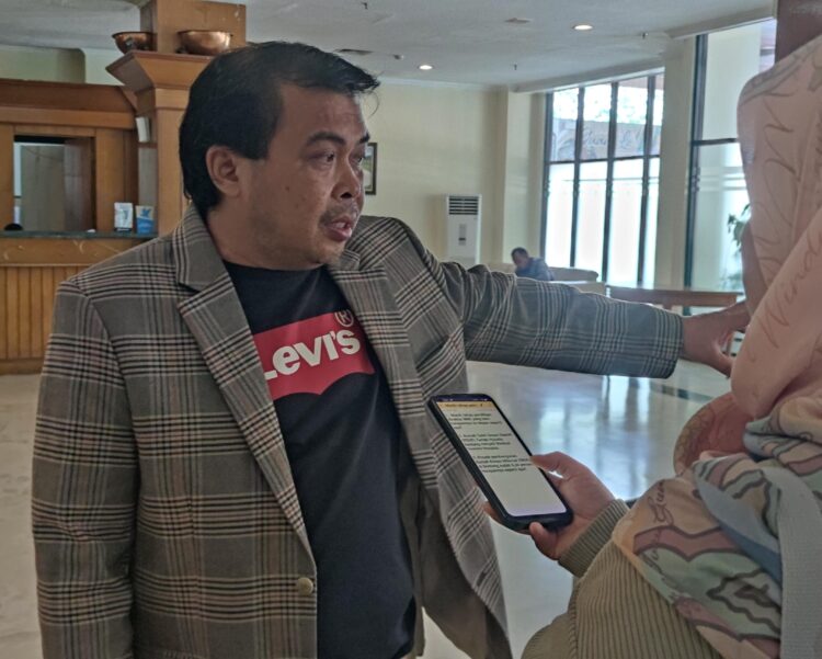 Seragam Gratis Belum Didistribusikan, Agus Haris Minta Pemerintah Beri Kejelasan