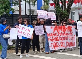 Kawal Keputusan MK, Mahasiswa Gelar Aksi di Kantor KPU Bontang