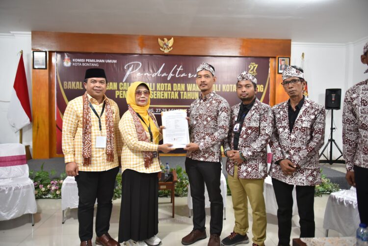 KPU Bontang Terima Berkas Pencalonan Pasangan Neni – Agus Haris