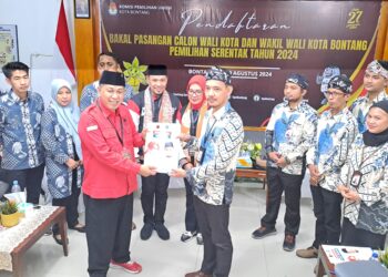 KPU Bontang Terima Berkas Pendaftaran Pasangan Najirah – Muhammad Aswar