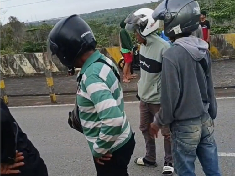 Honda Beat Hajar Pohon Jalan Soekarno Hatta, Pemotor Dilarikan ke RSUD