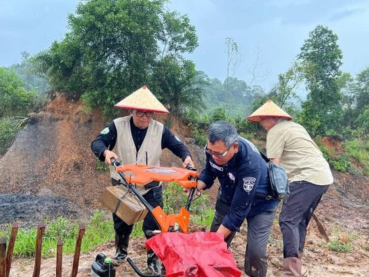 Tanam Pohon di Eks Lokasi Tambang, Akmal Nilai SMK Jabal Nur Patut jadi Contoh