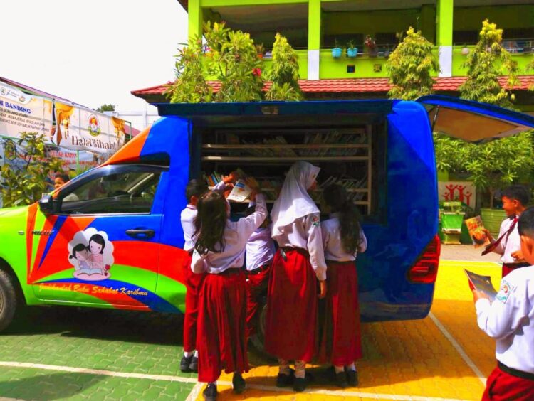 Perpustakaan Keliling Tingkatkan Minat Baca Siswa SDN 008 Bontang Utara