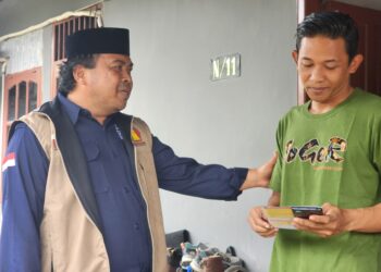 Neni-Agus Haris Kampanye Door To Door di BTN PKT, Bagi Brosur & Sosialisasi Program