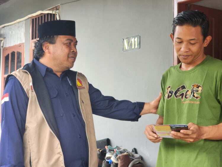 Neni-Agus Haris Kampanye Door To Door di BTN PKT, Bagi Brosur & Sosialisasi Program