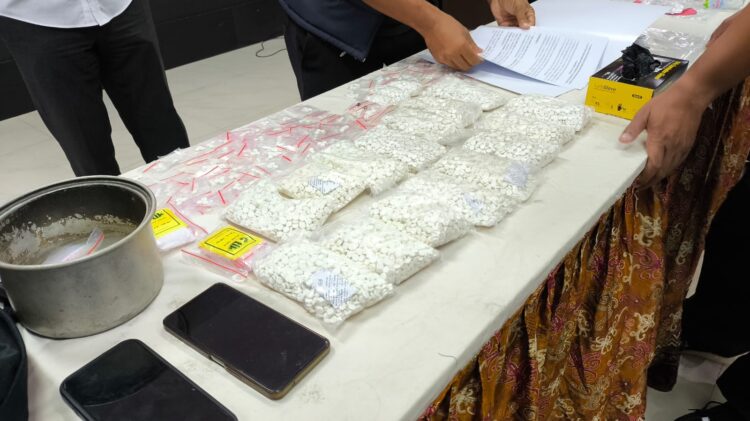 Polisi Tangkap Dua Orang Pemilik 16 Ribu Pil Doble L di Bontang, Diduga Sasar Pelajar