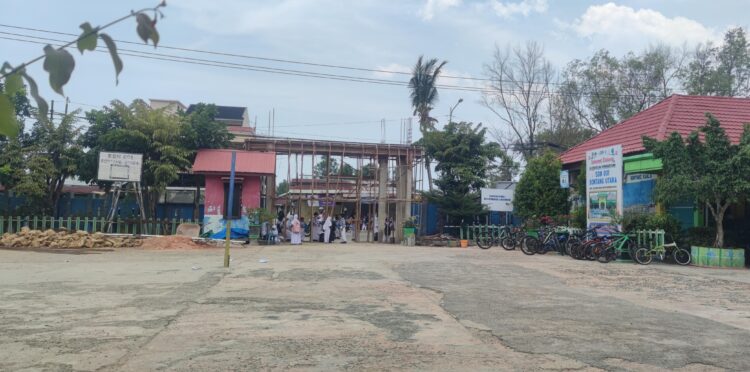 Rehabilitasi Fisik, Upaya Disdikbud Atasi Banjir Rob di SDN 001 Bontang Utara