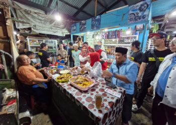 Penuh Keakraban, Najirah-Aswar Berdialog dengan Masyarakat di Pasar Malam Berbas