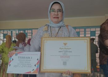 Dorong Efektivitas Administrasi Melalui Aplikasi Srikandi, SMPN 3 Bontang Raih Juara 1 
