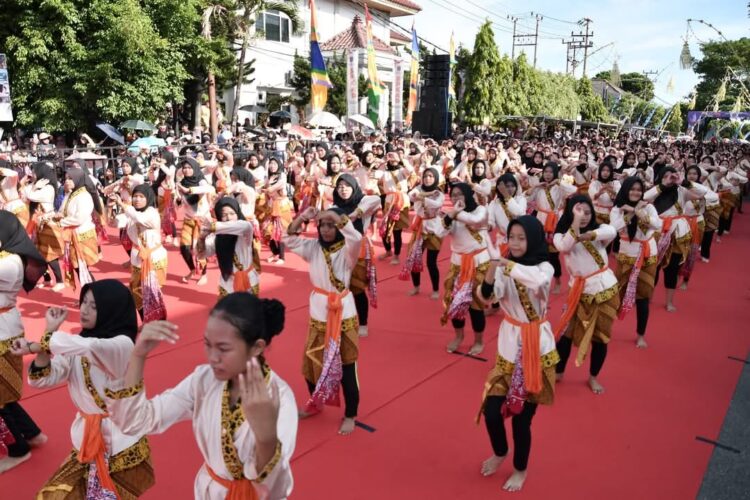 Puji Penampilan 2.300 Penari Jepen, Pjs Wali Kota Sebut Bontang Replika Nusantara
