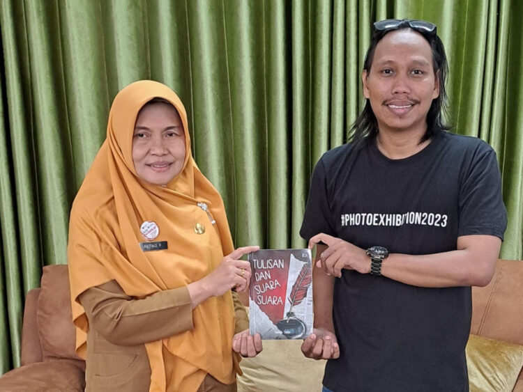 Jurnalis Terbitkan Buku, Kepala DPK Bontang Retno Beri Apresiasi Penulis Lokal