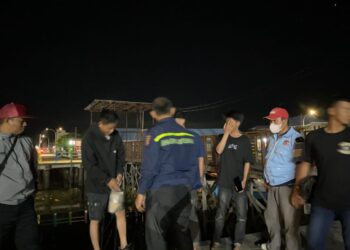 Miris! 3 Pria Asal Teluk Pandan Diciduk Pesta Oplosan di Pelataran Masjid Terapung