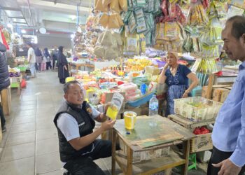 Sidak Pasar Tamrin, Satgas Pangan Polres Bontang Pastikan Minyakita Sesuai Takaran