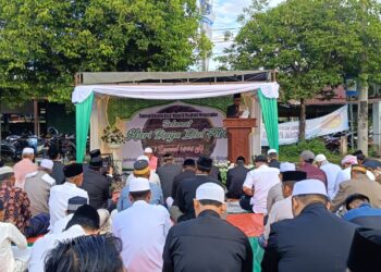 Gema Takbir Menggema, Ribuan Warga Ikuti Salat Idul Fitri di Loktuan 