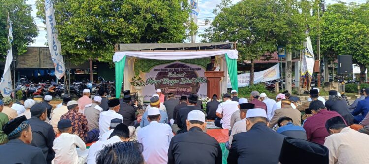 Gema Takbir Menggema, Ribuan Warga Ikuti Salat Idul Fitri di Loktuan