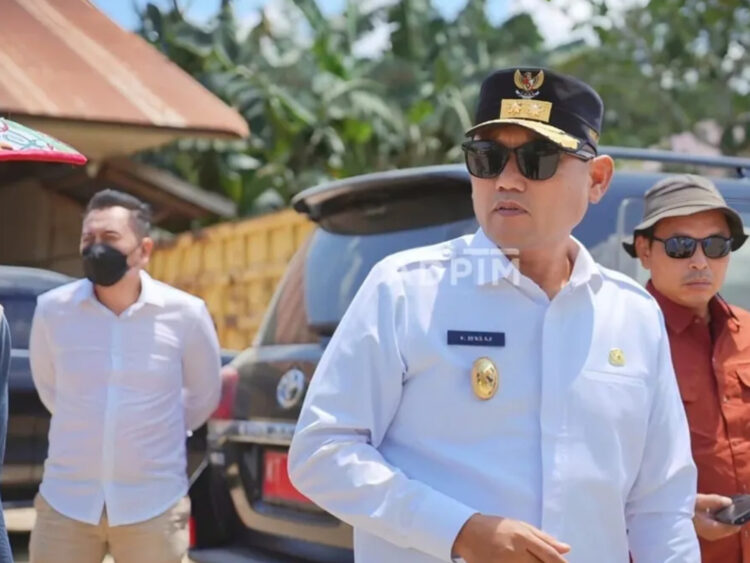 Wagub Seno Marah Jalan Poros Kukar-Kubar Hanya Ditambal Sulam