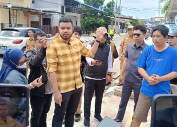 Tinjau Jalan Sendawar, Dewan Desak PUPRK Segera Lakukan Perbaikan