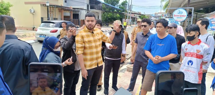 Tinjau Jalan Sendawar, Dewan Desak PUPRK Segera Lakukan Perbaikan
