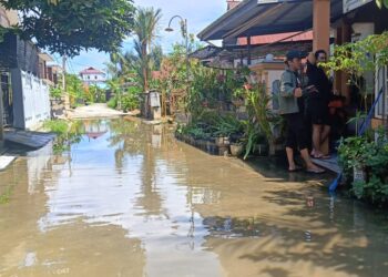 Jalan Pontianak 2 & Bandung 4 Dilanda Banjir, Warga Minta Bendali Segera Dibangun
