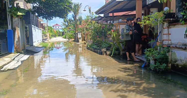 Jalan Pontianak 2 & Bandung 4 Dilanda Banjir, Warga Minta Bendali Segera Dibangun
