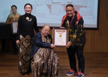 Ketum JMSI Raih Anugerah Mahakarya Kebudayaan