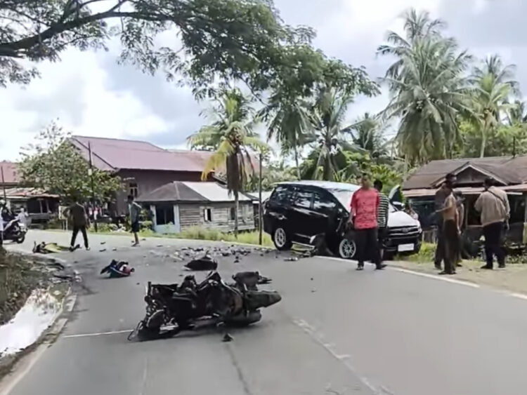 Motor Vs Mobil di Tikungan Teluk Pandan, Pemotor Alami Luka Berat