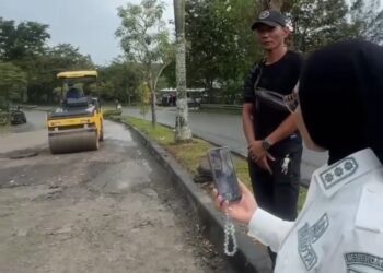 Momen Walikota Neni Video Call Kadis PUPRK, Ingatkan Semenisasi Beton Jalan Bontang Lestari