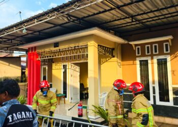 Alami Korsleting Listrik, Plafon Rumah Warga di Bontang Baru Terbakar