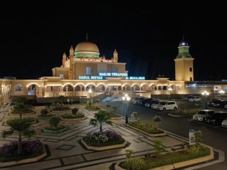 Dibantu AI, Warganet Ramai Edit Foto Hayalkan Taman di Depan Masjid Terapung