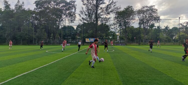 Sedang Berlangsung, Disdikbud Hadapi Tim SDN 008 BS di Turnamen Mini Soccer HUT PGRI
