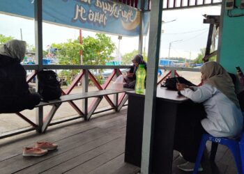 Belajar di Atas Laut: Ketangguhan SDN 016 Tihi-Tihi Menantang Perubahan Cuaca