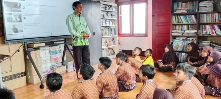 Disdikbud Hadirkan Smart TV, Kepsek SDN 016 Tihi-Tihi: Tingkatkan Semangat Belajar Siswa