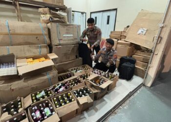 Polisi Sita Ratusan Botol Miras dari Tiga Toko Kelontong di Bontang