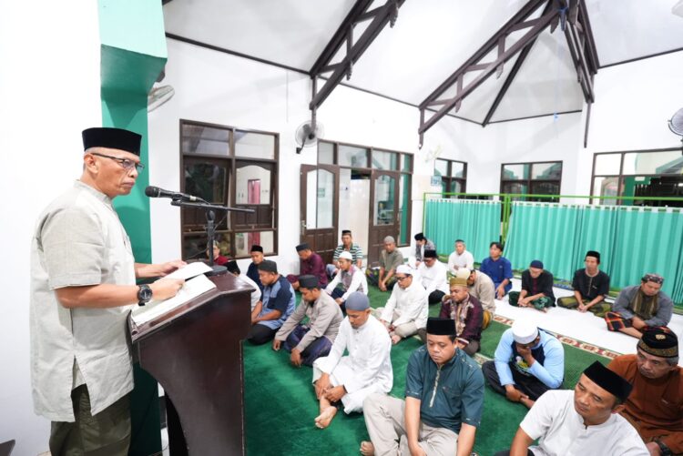 Gerakan Sholat Subuh Berjamaah, Asisten Pemkot Bontang Hadir di Masjid Qurrota’ayun