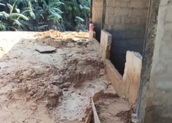 Warga Resah Tebing Bekas Galian C di Kanaan Mulai Longsor, 4 Rumah Terdampak