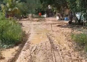 Hari Ketiga Longsor Kanaan, Warga Mulai Bersihkan Rumah Penuh Lumpur