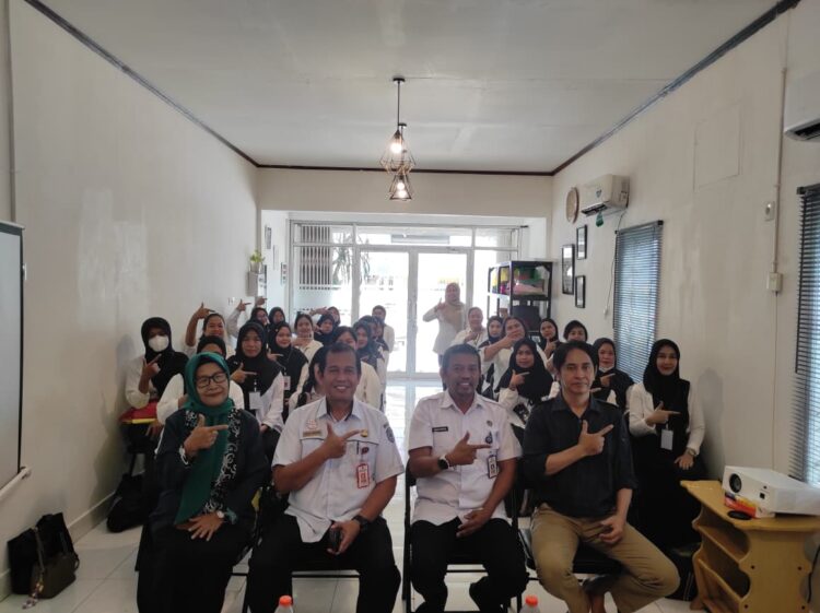 Disnaker Bontang Dorong Wirausaha Perempuan Lewat Pelatihan Make Up Artis