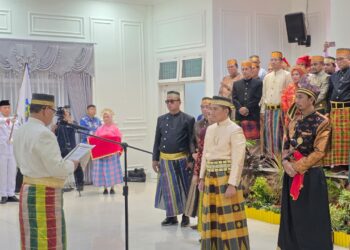 Pengurus KKSS Kota Bontang Resmi Dilantik, Andi Faiz Diberi Gelar Adat Goa “Karaeng Buntu”
