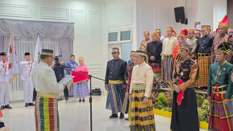 Pengurus KKSS Bontang Resmi Dilantik, Andi Faiz Diberi Gelar Adat Goa “Karaeng Buntu”