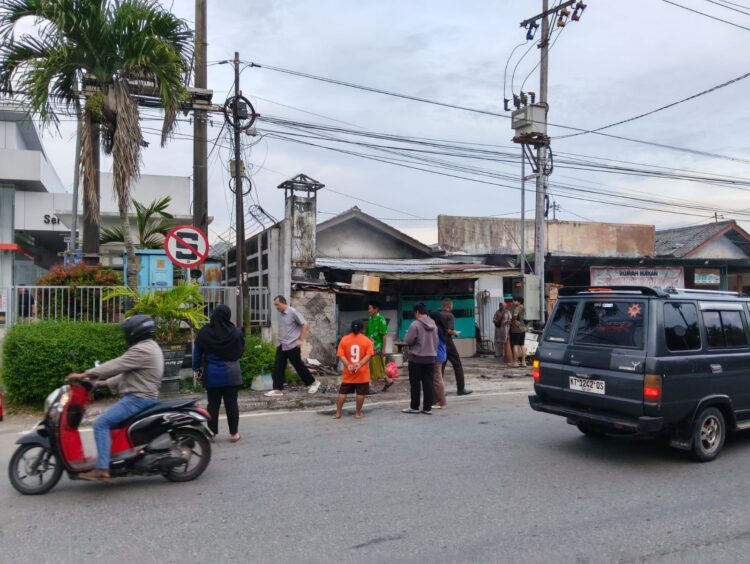 Warung Makan Mbak Zuli KM 6 Bontang Nyaris Terbakar, Warga Bantu dengan APAR