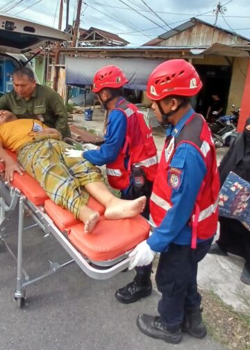 Aksi Ciamik Regu 3 Damkar, Evakuasi Warga Pasca-Kemoterapi di Lembah Ujung