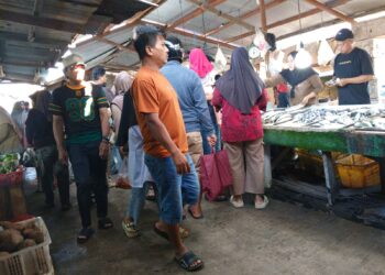 Jelang Puasa Ayyamul Bidh Syaban, Pasar Seng Tanjung Limau Dipadati Pengunjung