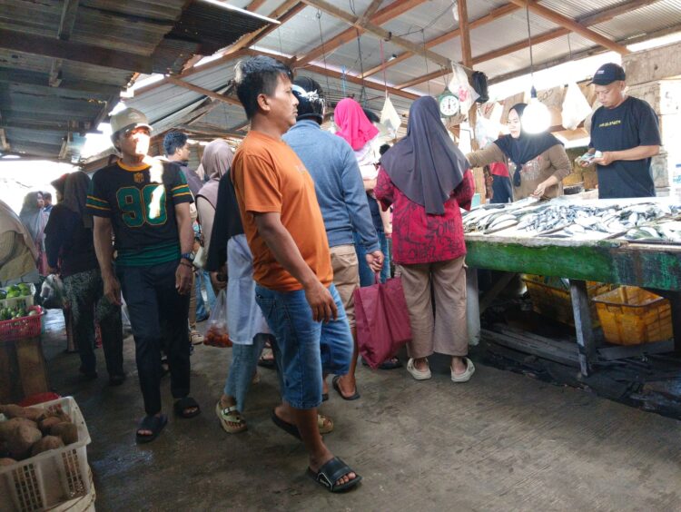 Jelang Puasa Ayyamul Bidh Syaban, Pasar Seng Tanjung Limau Dipadati Pengunjung