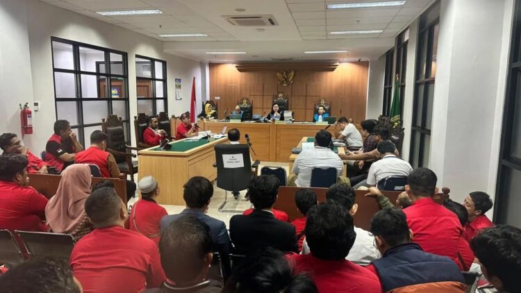 Ratusan Anggota SP PLN Penuhi Kawasan PTUN Jakarta, Hadiri Sidang Gugatan RUPTL