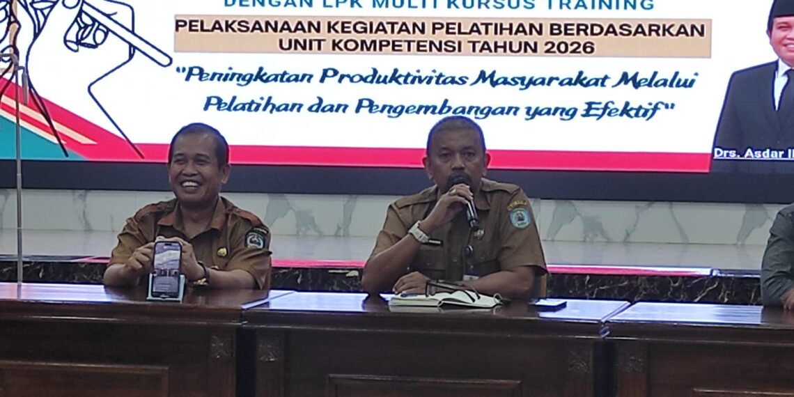 Disnaker Bontang Dorong Peserta Pelatihan MUA Jadi Wirausaha Mandiri
